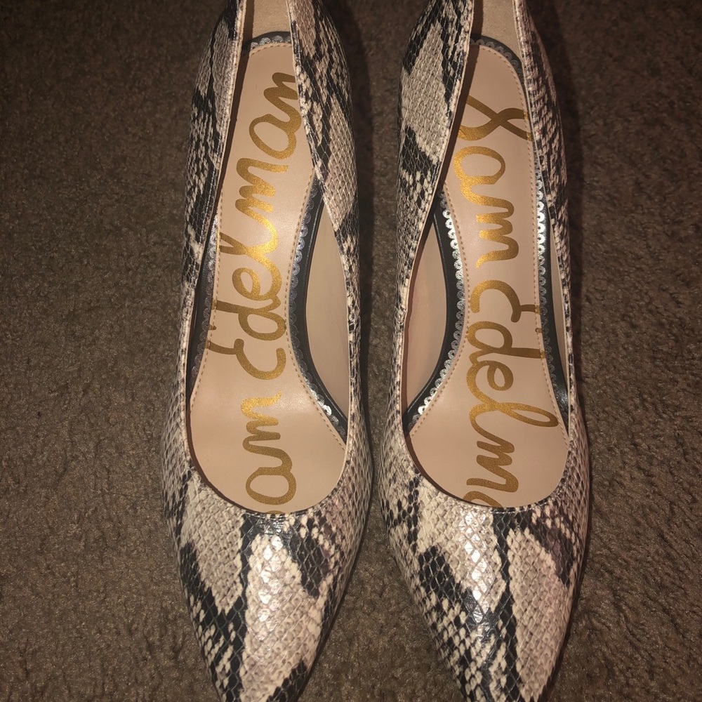 Snakeskin print heel size 9